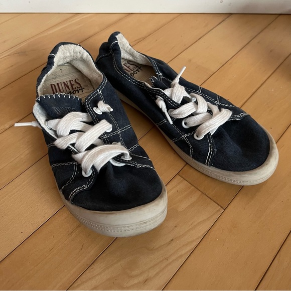 Size 6 Navy Dunes sport slip on shoes - Picture 1 of 3